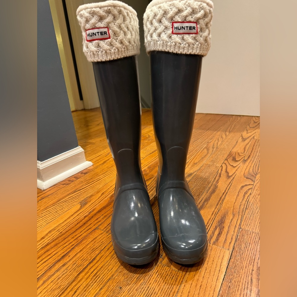 Size 8 Hunter rain boots